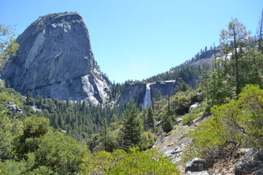 Yosemite National Park - Rocky hills and wild waterfalls - Road trip West-America
