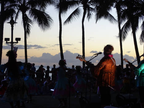 Hawaii - Hula at beach