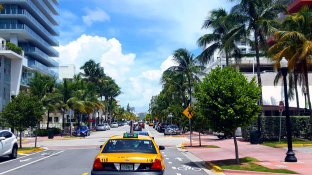 Miami Beach - Ocean drive in the sun