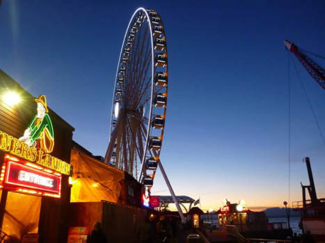 Seattle - Almost dark at Seattles pier ...