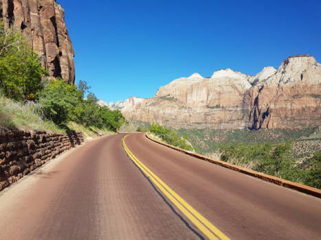 Zion National Park - Uitzicht vanuit de achterruit van de camper tijdens onze rondreis door west Amerika