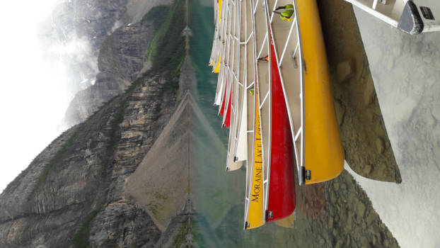 Rocky Mountains - Moraine Lake waiting for the sun 
