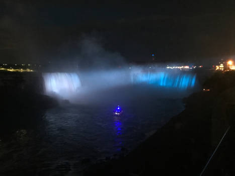 Niagara watervallen - Maid of the Mist benadert de horse shoe falls