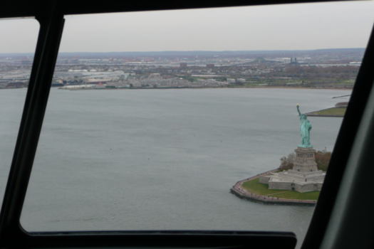 Vrijheidsbeeld - lady liberty by helicopter