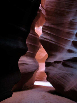 Antelope Canyon - Klein voelen tussen de hoge kleurrijke zand muren