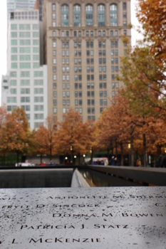 National September 11 Memorial & Museum - Indrukwekkende Remembrance Pools in de herfst
