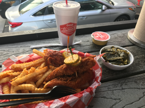 Nashville - Hattie B's Hot Chicken - must do