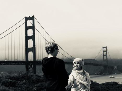 Rondreis Westkust Amerika - San Francisco - Jason & Skye voor de Golden Gate Bridge