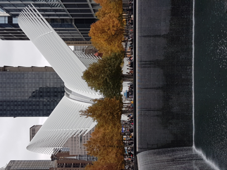 New York - Het nieuwe World Trade Centre met op de voorgrond het Memorial 9/11