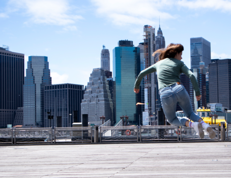 New York - Dance in front of the New York skyline