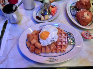 New York - Breakfast at Ellen's Diner
