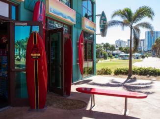 Florida - Winkel in surf artikelen aan de boulevard.