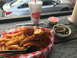 Nashville - Hattie B's Hot Chicken - must do